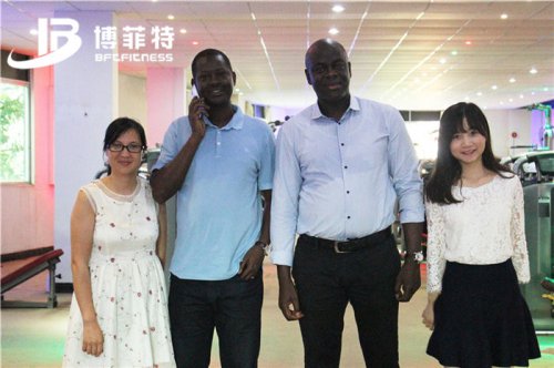 塞內(nèi)加爾客戶來中國進口博菲特的健身器材