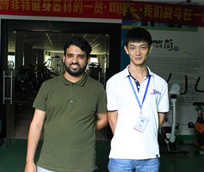 沙特客戶到博菲特采購商用健身房器材