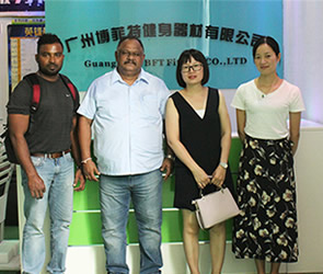 斯里蘭卡客戶來博菲特進口商用健身房器材