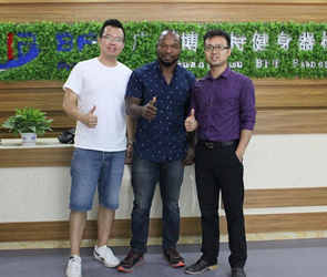 莫桑比克客戶來中國廣州博菲特進口健身器材