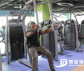 毛里求斯健美選手來廣州博菲特采購商用健身器材