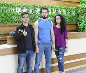 俄羅斯客戶來工廠考察 采購健身器材就找廣州博菲特