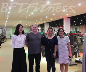 英國客戶來博菲特購買健身房器材