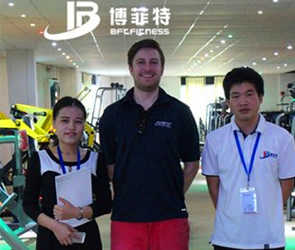 加拿大客戶(hù)來(lái)我們公司采購(gòu)室內(nèi)健身器材