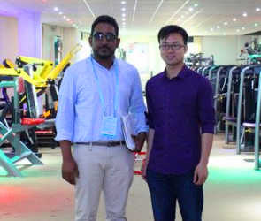 阿聯(lián)酋客戶(hù)來(lái)我們公司采購(gòu)商用健身器材