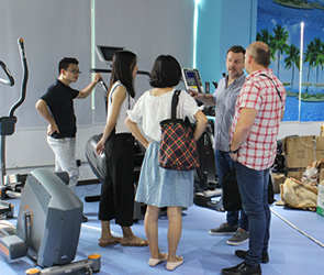 阿根廷客戶來(lái)博菲特健身器材有限公司采購(gòu)健身器械