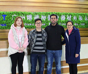 科威特客戶為健身房來中國進口博菲特商用健身房器材