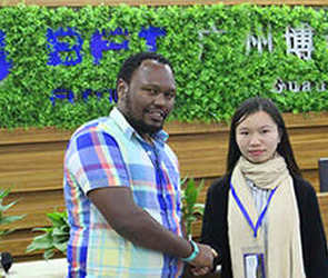 肯尼亞客戶來中國采購商用健身房器材