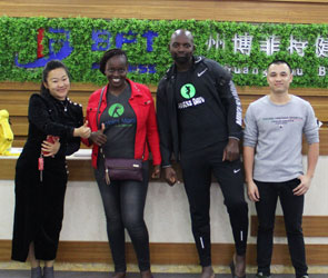 贊比亞客戶來中國采購健身工作室器械