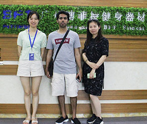 卡塔爾客戶(hù)來(lái)中國(guó)進(jìn)口博菲特健身器材