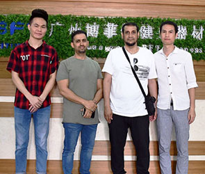 沙特客戶(hù)來(lái)中國(guó)進(jìn)口商用跑步機(jī)健身器材