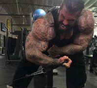 美國男子11歲起健身 服用類固醇成超級大力士