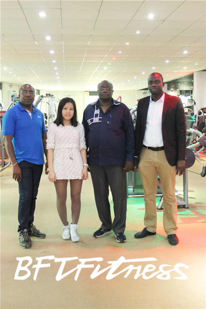 布基納法索客戶來中國廣州博菲特進(jìn)口健身器材