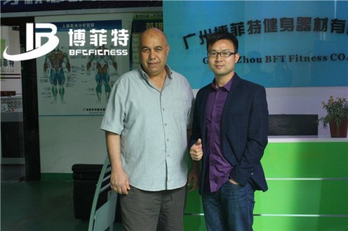 阿爾及利亞客戶(hù)來(lái)我們公司采購(gòu)健身房器材