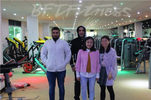 坦桑尼亞客戶(hù)來(lái)我們公司采購(gòu)商用健身房器材