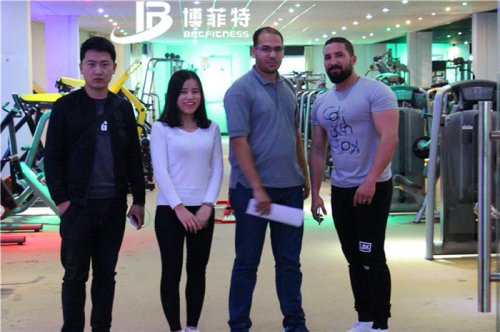 埃及客戶(hù)來(lái)我們公司采購(gòu)商用室內(nèi)健身器材