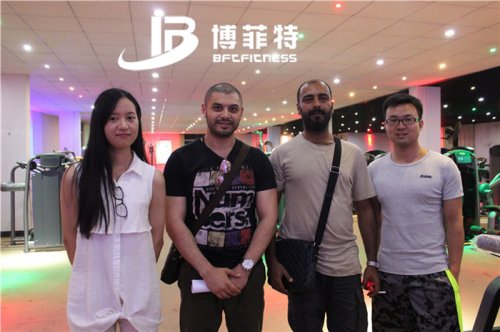 科威特客戶來我們公司進口商用健身器材