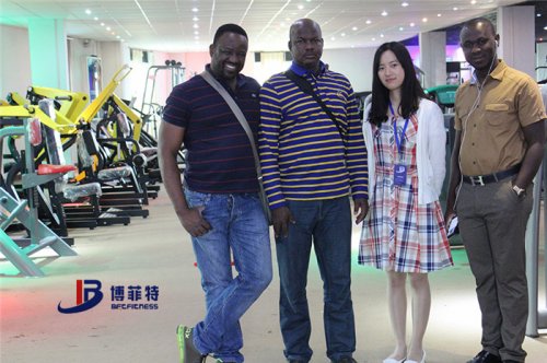 布基納法索客戶來博菲特購買健身房器材
