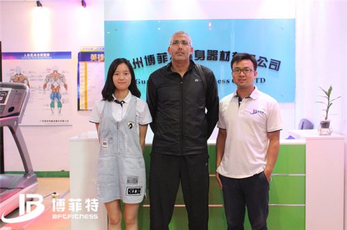 西非的摩洛哥客戶來博菲特購買健身房器材