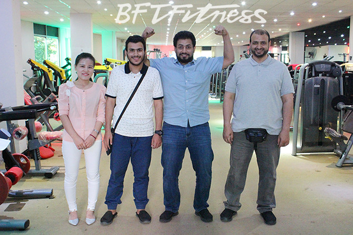 沙特客戶來博菲特購買健身房器材，產(chǎn)品囊括有氧系列的跑步機，動感單車，健身車