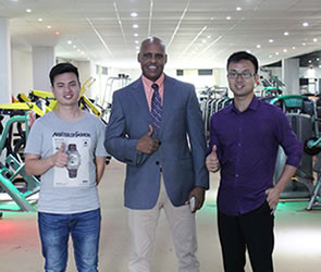 美國客戶來中國廣州博菲特進口健身房器材