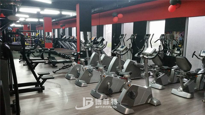 格魯吉亞健身房 有氧健身器材