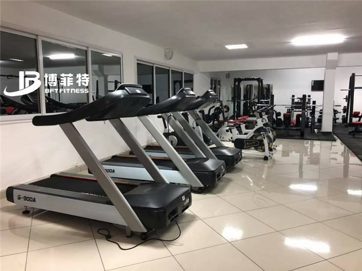 馬達(dá)加斯加健身房跑步機(jī)