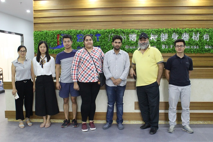 印度客戶來中國進(jìn)口健身房器材 