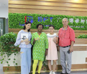 莫桑比克的客戶到博菲特采購商用健身房器材