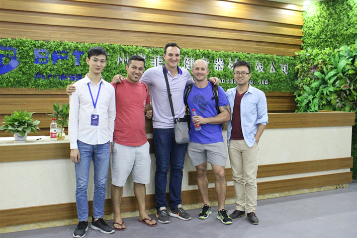 南非客戶來中國采購博菲特品牌商用健身器材