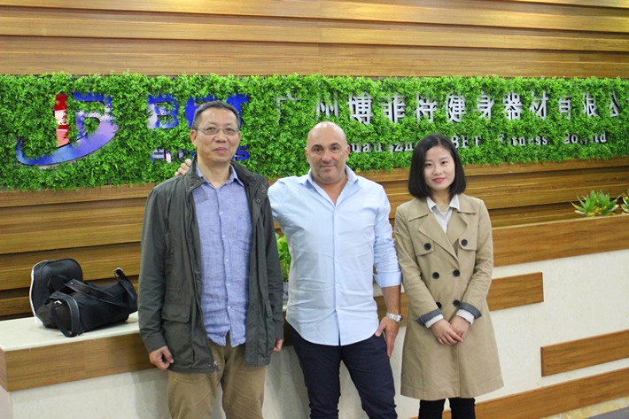 美國客戶來中國進口健身器材