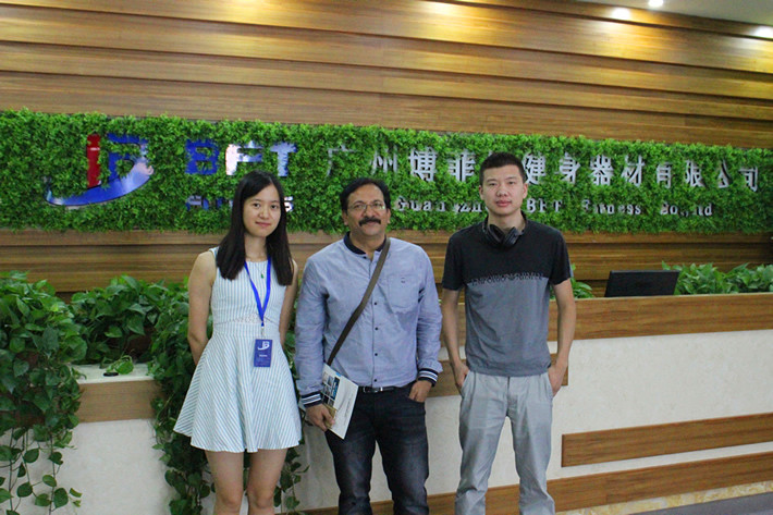 印度客戶來(lái)中國(guó)博菲特健身器材有限公司采購(gòu)商用健身器材