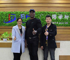 多哥共和國客戶來中國進口博菲特商用健身房器材