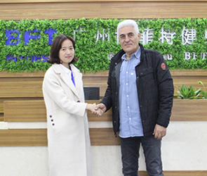 肯尼亞客戶找跑步機生產(chǎn)廠家 并與博菲特工廠合作