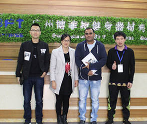 毛里求斯客戶來中國找合適的商用健身器材工廠