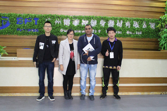 毛里求斯客戶來博菲特采購健身器材