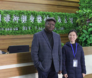 肯尼亞客戶來中國尋找健身器材生產(chǎn)廠家