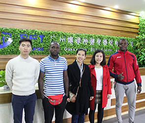 安哥拉客戶來中國找健身器材工廠采購健身器械