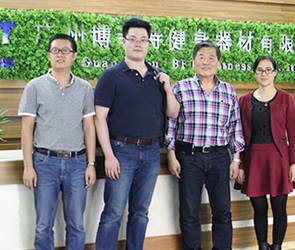 美國客戶來中國尋找動感單車生產(chǎn)廠家