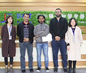 印度客戶來中國找智能跑步機生產(chǎn)廠家