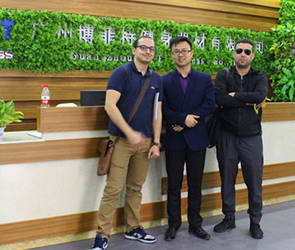 美國客戶來中國采購健身房商用健身器材