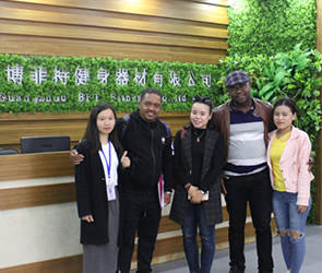 馬拉維客戶來中國找商用健身器材廠家