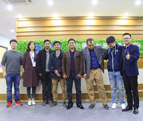 孟加拉客戶來中國找商用跑步機(jī)生產(chǎn)廠家