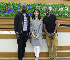 多哥來中國進(jìn)口博菲特健身房器材