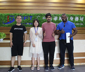 客戶來中國進(jìn)口博菲特品牌健身房器材