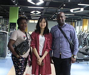 尼日利亞客戶來中國找室內(nèi)健身器材生產(chǎn)廠家