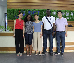 坦桑尼亞客戶來中國找健身器械生產(chǎn)廠家