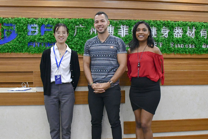 法國(guó)客戶(hù)來(lái)中國(guó)采購(gòu)健身器材