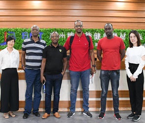 布隆迪客戶開健身房來中國采購博菲特健身器械