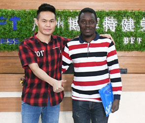 尼日利亞客戶來中國采購健身房器材